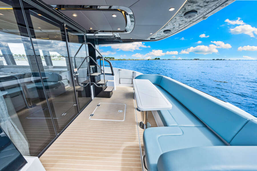 57ft Cruisers Yachts Yacht For Sale