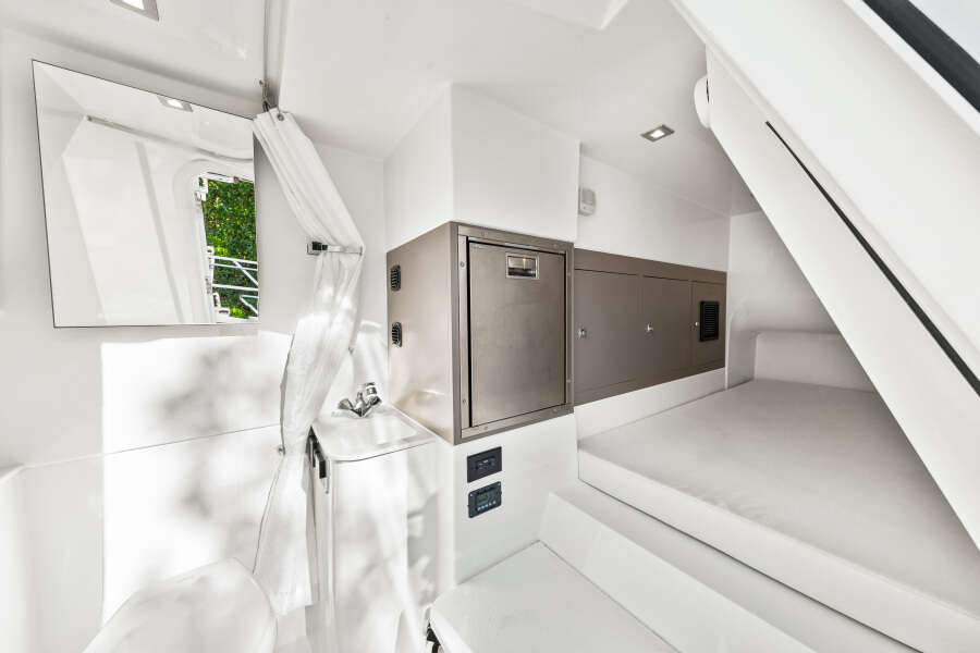 57ft Cruisers Yachts Yacht For Sale