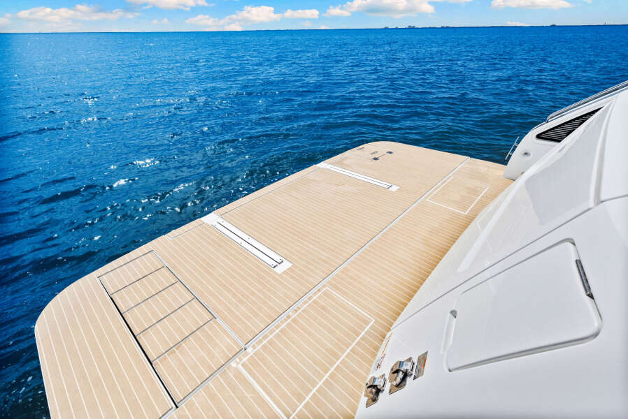 57ft Cruisers Yachts Yacht For Sale