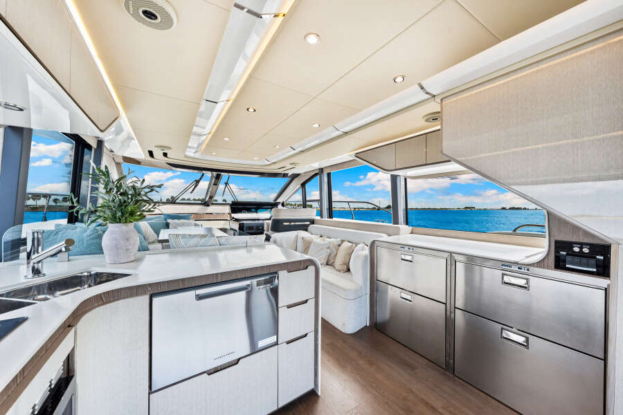 57ft Cruisers Yachts Yacht For Sale