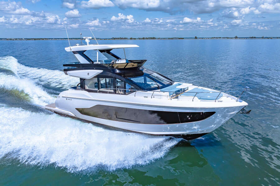 57ft Cruisers Yachts Yacht For Sale