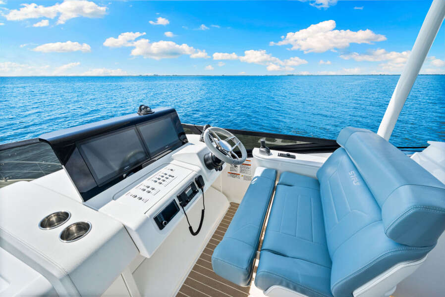 57ft Cruisers Yachts Yacht For Sale