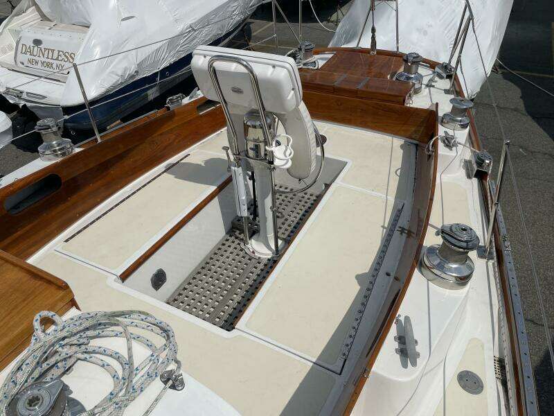 Robyn s Nest 40ft Hinckley Yacht For Sale