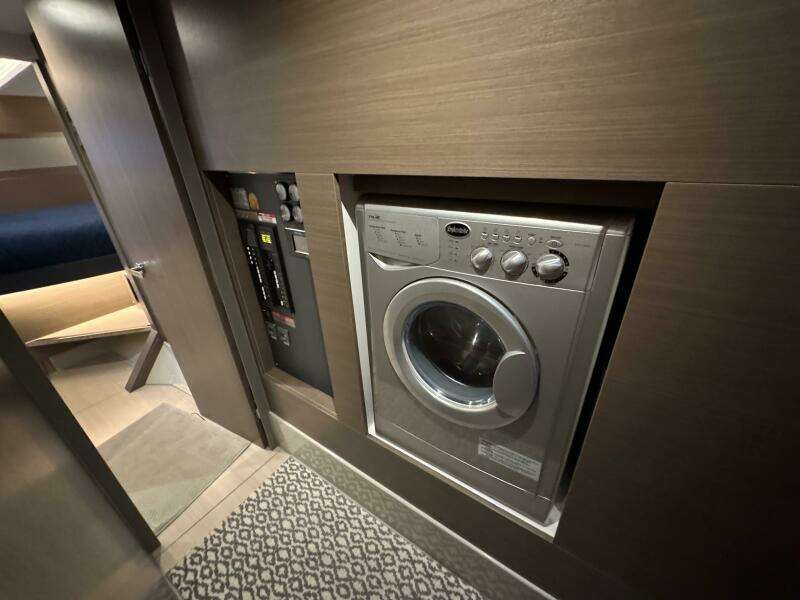 98 Leopard 53 Powercat Washer Dryer Combo