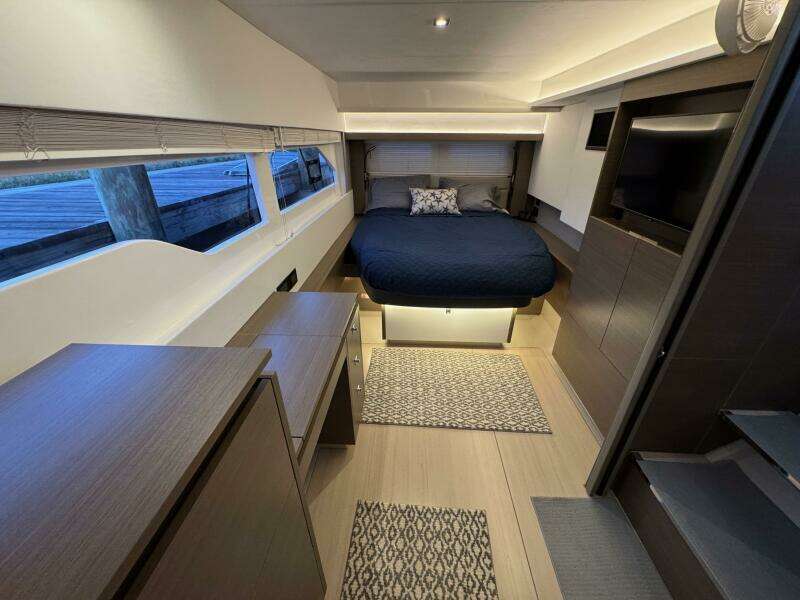 40 Leopard 53 Powercat Owners Stateroom