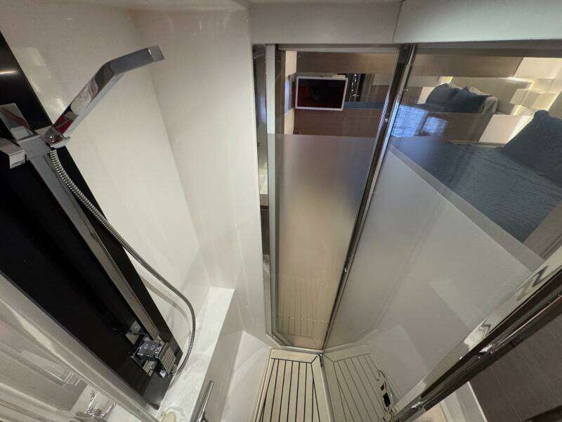 57 Leopard 53 Powercat Forward VIP Shower