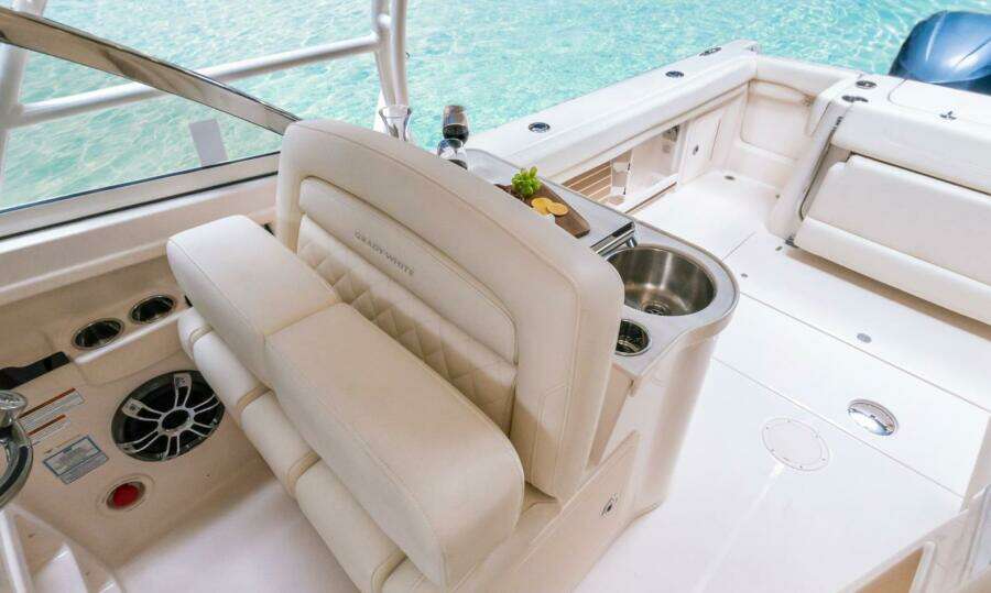 Grady White Freedom 307 Seat