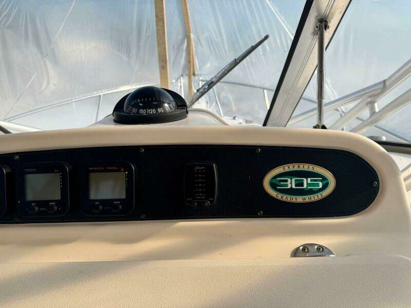 30ft Grady White Yacht For Sale