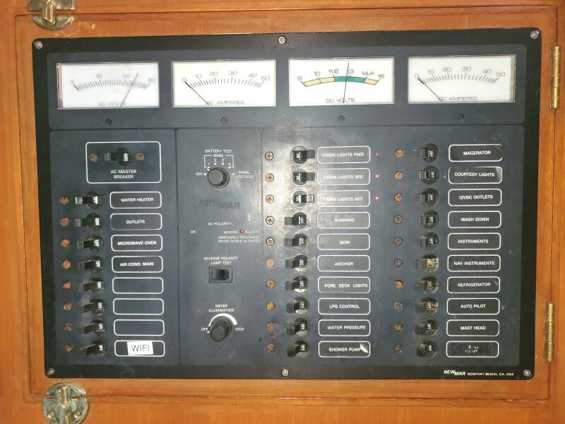 48' 1998 Tayana 48 Center Cockpit