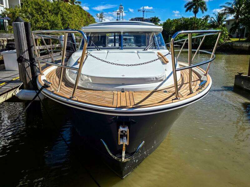 33ft Marex Yacht For Sale