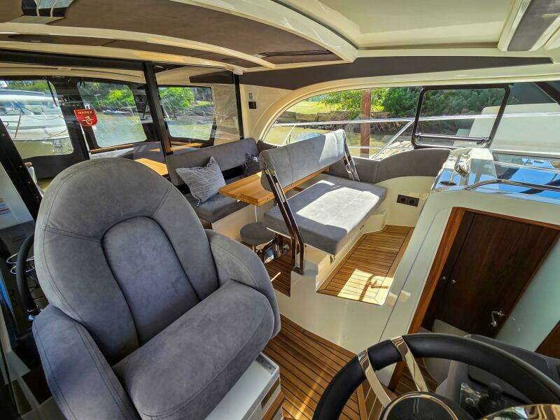 33ft Marex Yacht For Sale