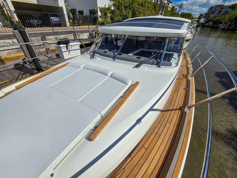 33ft Marex Yacht For Sale