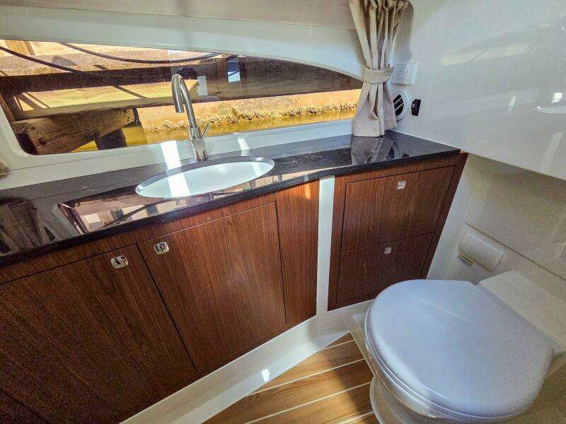 33ft Marex Yacht For Sale