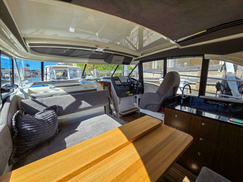 33ft Marex Yacht For Sale