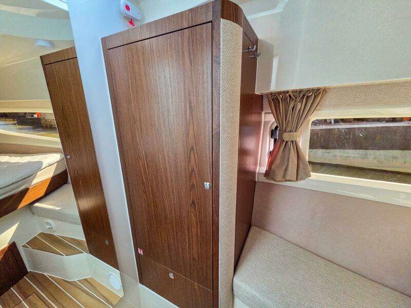 33ft Marex Yacht For Sale