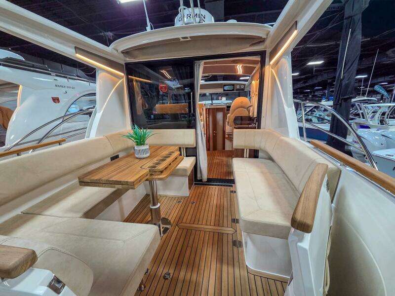 33ft Marex Yacht For Sale
