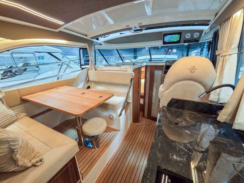 33ft Marex Yacht For Sale