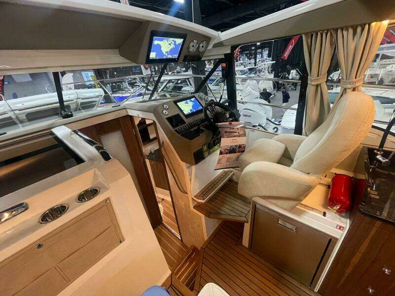 33ft Marex Yacht For Sale