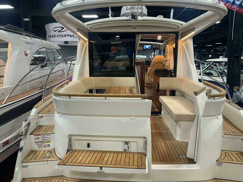 33ft Marex Yacht For Sale