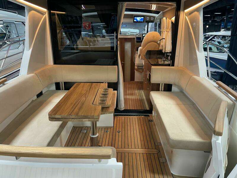 33ft Marex Yacht For Sale