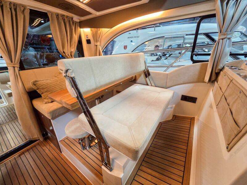 33ft Marex Yacht For Sale