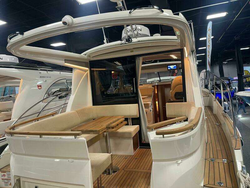 33ft Marex Yacht For Sale