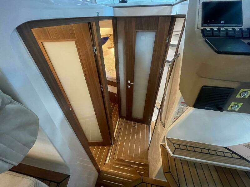 33ft Marex Yacht For Sale