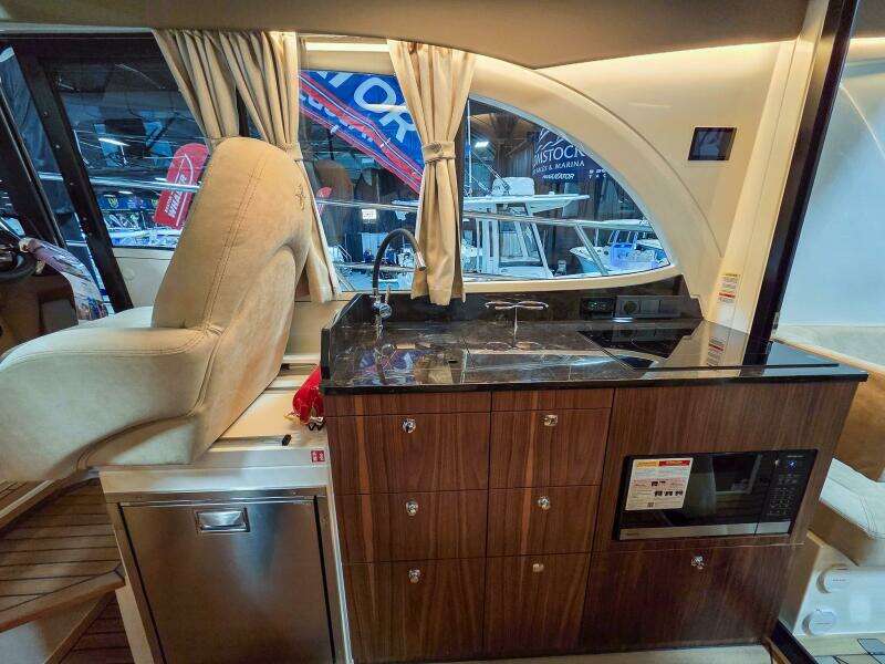 33ft Marex Yacht For Sale