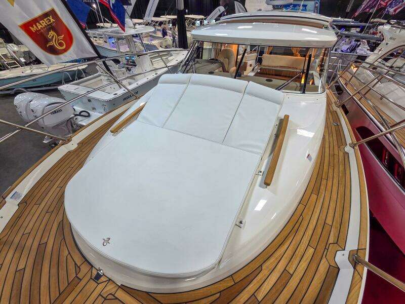 33ft Marex Yacht For Sale
