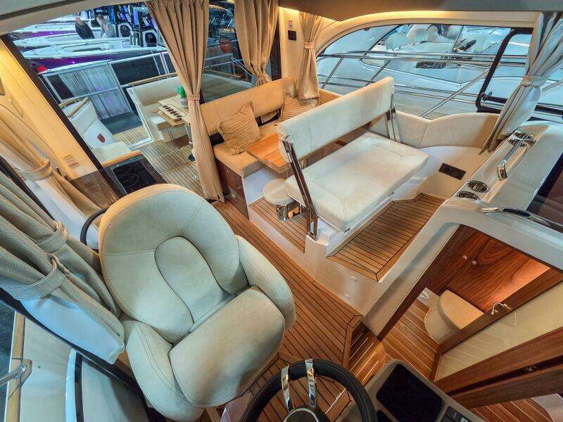 33ft Marex Yacht For Sale