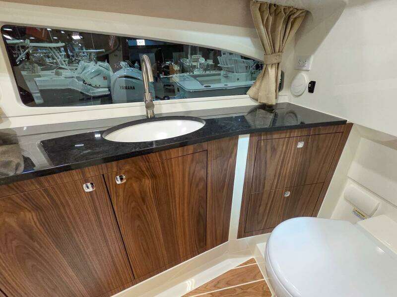 33ft Marex Yacht For Sale