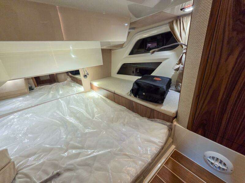 33ft Marex Yacht For Sale