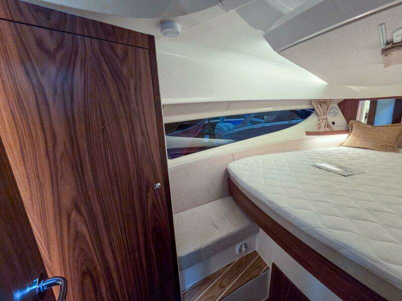 33ft Marex Yacht For Sale