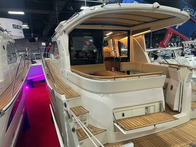 33ft Marex Yacht For Sale