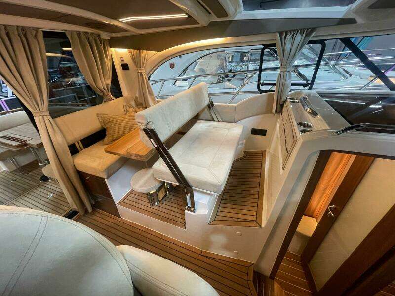 33ft Marex Yacht For Sale