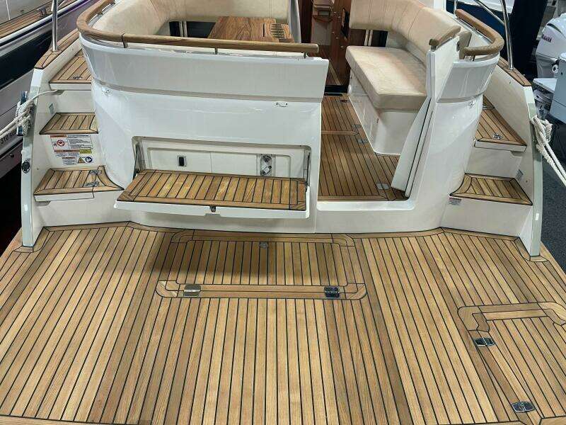 33ft Marex Yacht For Sale