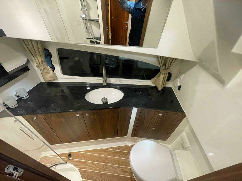 33ft Marex Yacht For Sale