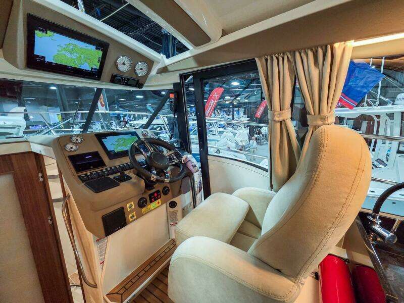 33ft Marex Yacht For Sale