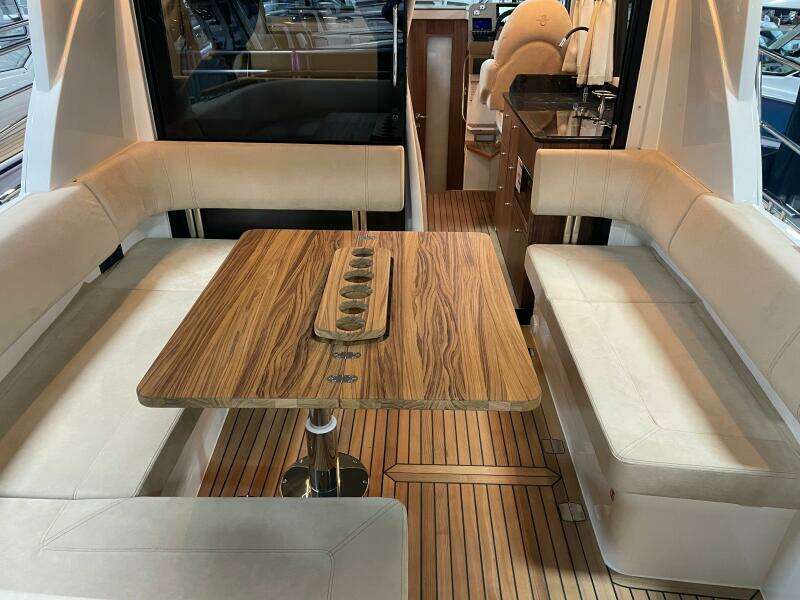 33ft Marex Yacht For Sale