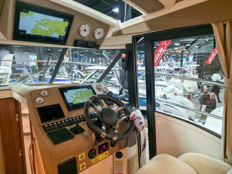 33ft Marex Yacht For Sale