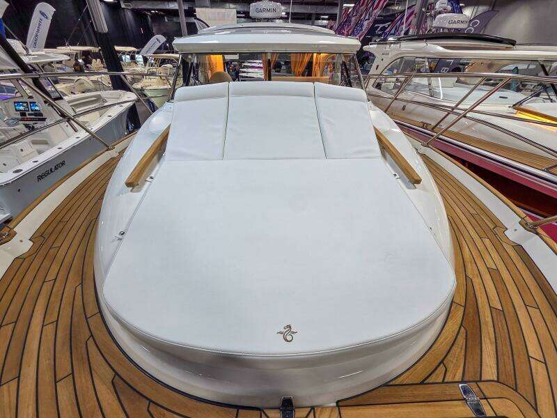 33ft Marex Yacht For Sale