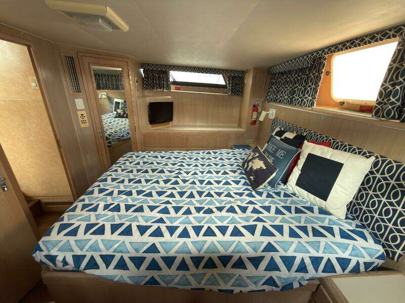 Escape 40ft Hatteras Yacht For Sale
