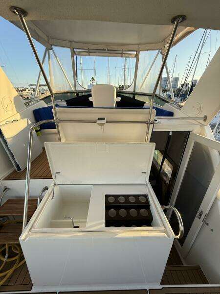 Escape 40ft Hatteras Yacht For Sale