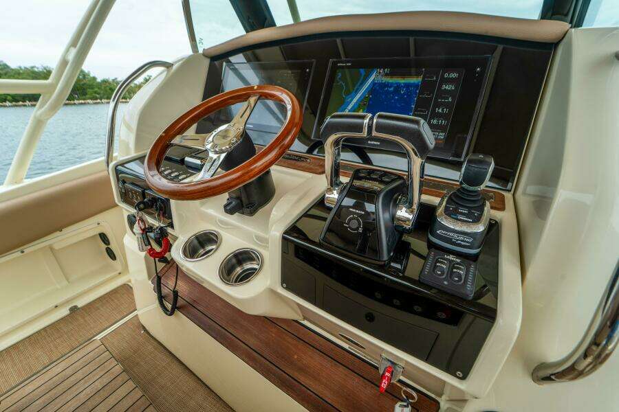 LADY LIBERTY 34ft Chris Craft Yacht For Sale