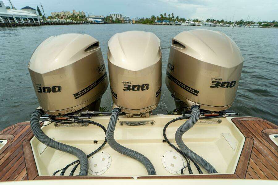 LADY LIBERTY 34ft Chris Craft Yacht For Sale