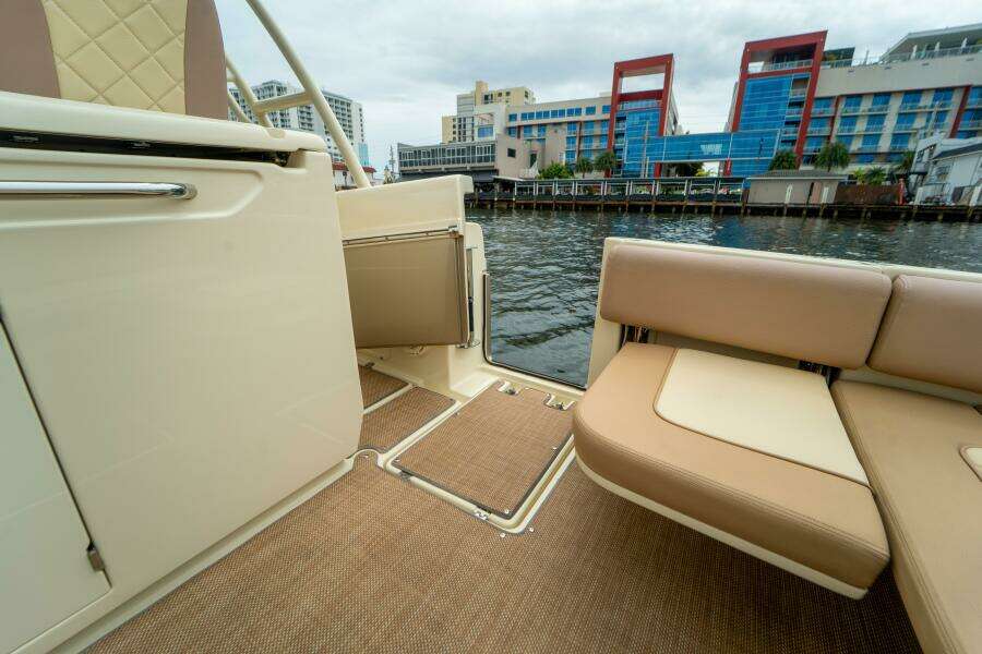 LADY LIBERTY 34ft Chris Craft Yacht For Sale