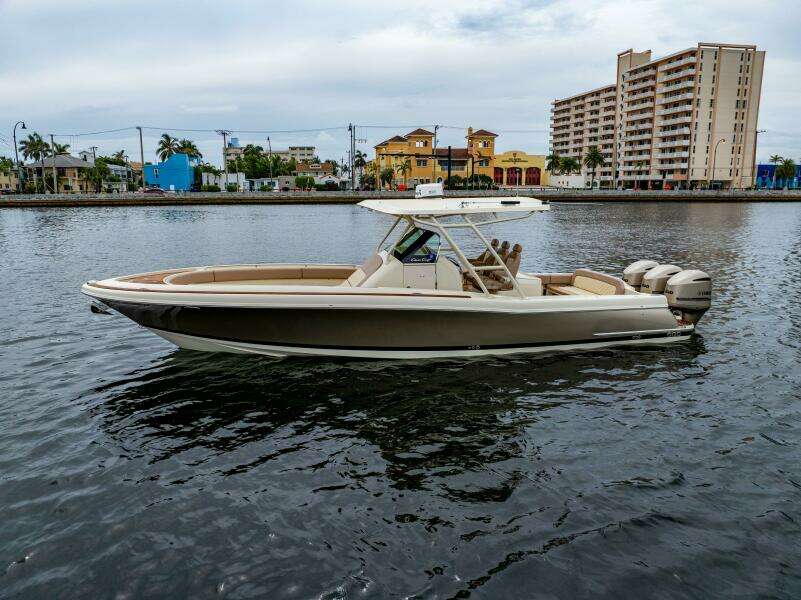 LADY LIBERTY 34ft Chris Craft Yacht For Sale