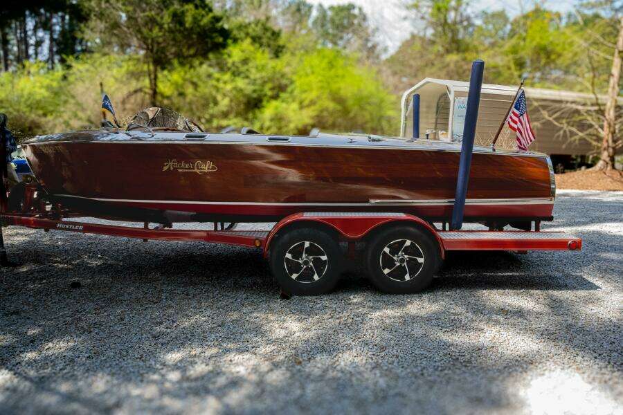 19ft Hacker Craft Yacht For Sale