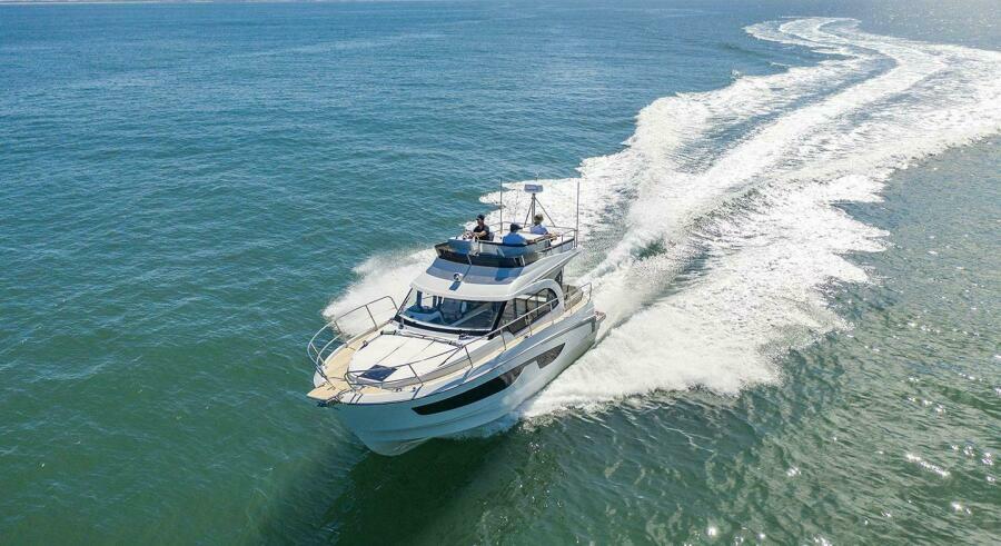 36' 2026 Beneteau Antares 11 Fly