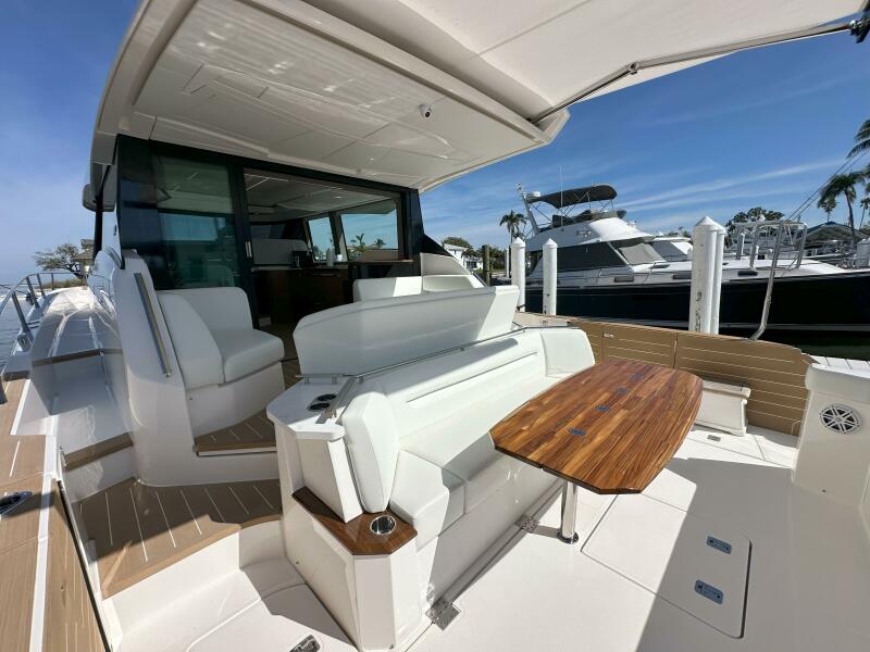 60' 2025 Tiara Yachts 60 EX